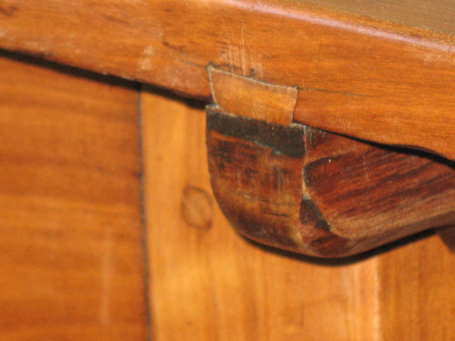 Tavolo in legno di ciliegio biondo origine svizzera, inizio '800