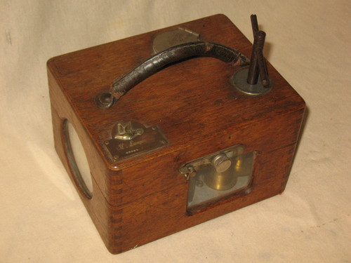 Printing chronometer recorder for pigeon fanciers in its original box from the early 20th century