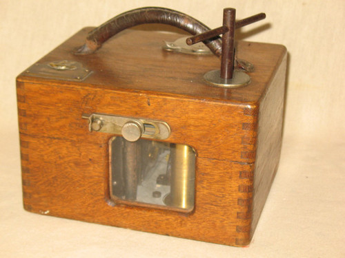 Printing chronometer recorder for pigeon fanciers in its original box from the early 20th century