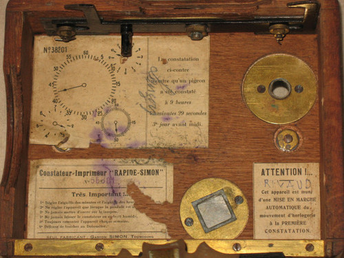 Printing chronometer recorder for pigeon fanciers in its original box from the early 20th century