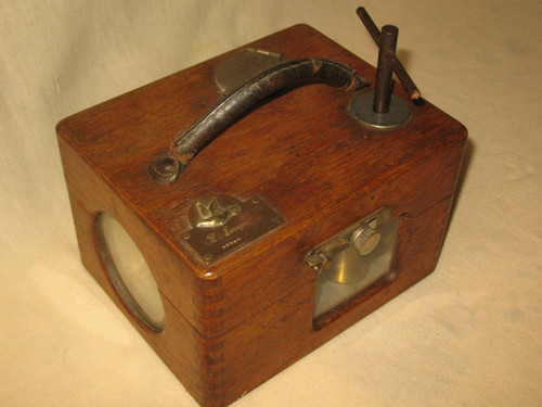 Printing chronometer recorder for pigeon fanciers in its original box from the early 20th century