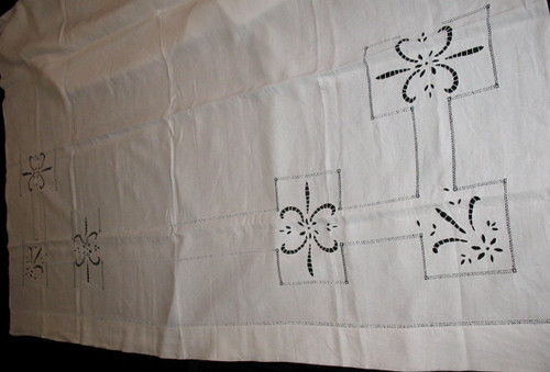 Sheet with back in Richelieu embroidery and handmade openwork decorated with fleur-de-lys