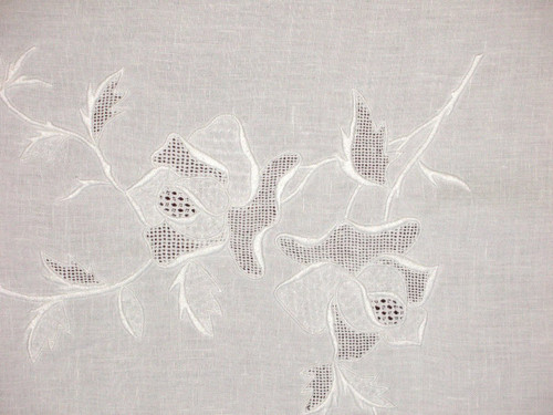 White embroidery tablecloth and days with its 12 napkins