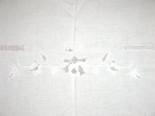 White embroidery tablecloth and days with its 12 napkins