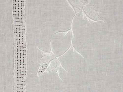 White embroidery tablecloth and days with its 12 napkins