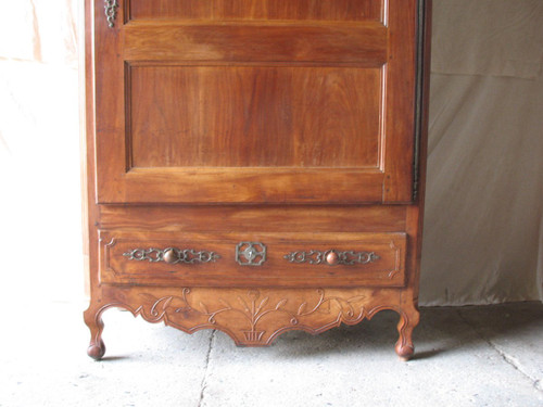 Bonnetière Vendée in cherry wood, early 19th century, Louis XVI style