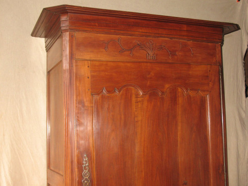 Bonnetière Vendée in cherry wood, early 19th century, Louis XVI style