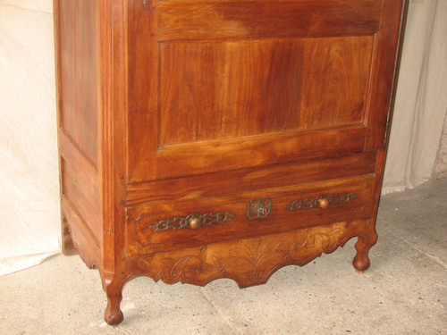 Bonnetière Vendée in cherry wood, early 19th century, Louis XVI style