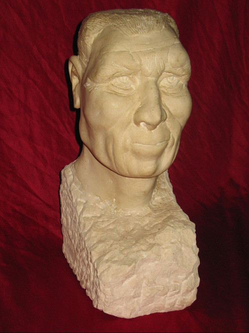 Busto di uomo in pietra di Borgogna firmato Moudie, XX secolo