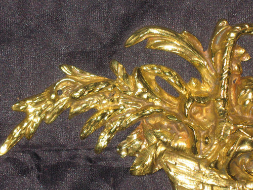 Bronze décoratif à décor de panier fleuri 19ème de style Louis XVI