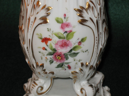 Vase aus Pariser Porzellan mit Blumendekor Restaurationszeit 19. Jahrhundert im Geschmack von Jacob Petit