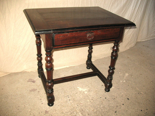 Writing table Louis XIV period in walnut Origin Périgord 17th