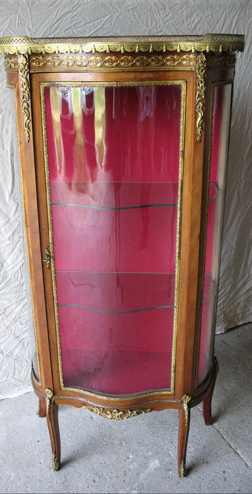 Curved display case in the Louis XVI style, 19th century