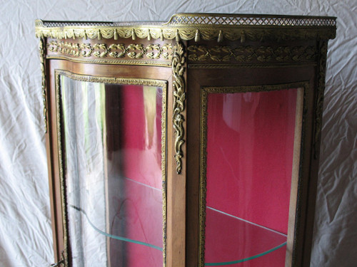 Curved display case in the Louis XVI style, 19th century