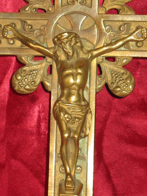 Processional cross in bronze from the 19th century