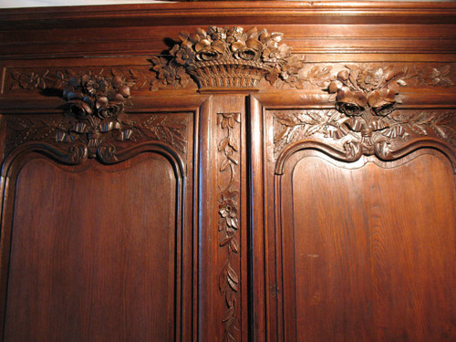 Armoire de mariage  sculptée en chêne époque 19ème Origine Normandie