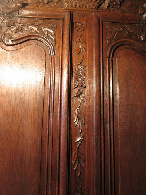 Armoire de mariage  sculptée en chêne époque 19ème Origine Normandie