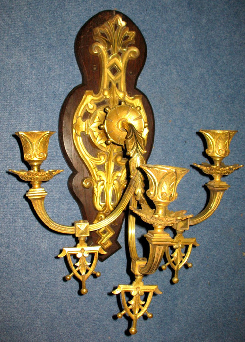 Grande applique en bronze de style gothique époque 19ème à 3 bras de lumière