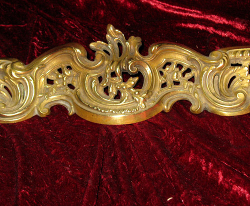 Bronze mantel from the 19th century in the Louis XV style