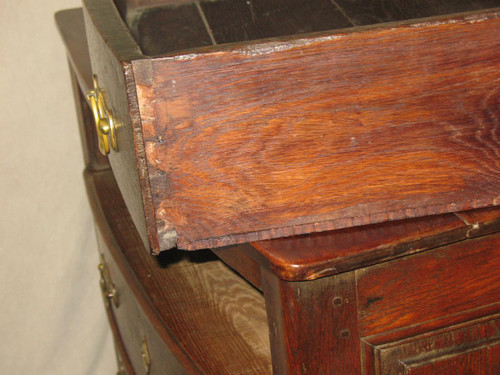 Curved chest of drawers in oak, 18th century