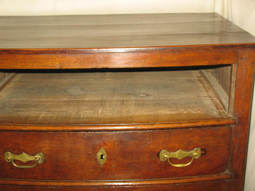 Curved chest of drawers in oak, 18th century