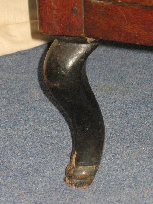 Curved chest of drawers in oak, 18th century