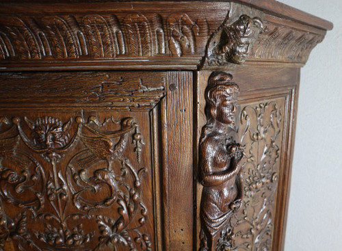 Dressoir En Chêne Sculpté De Style Renaissance