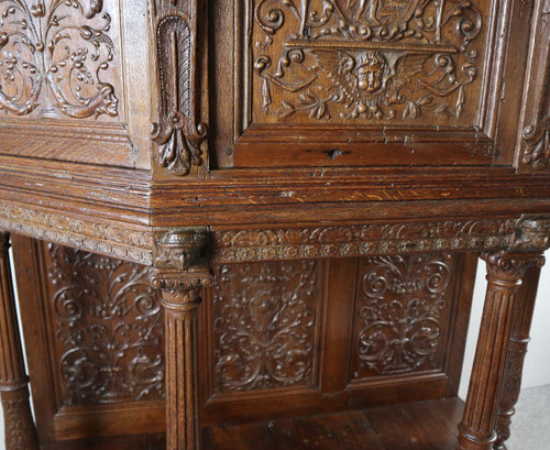 Dressoir En Chêne Sculpté De Style Renaissance