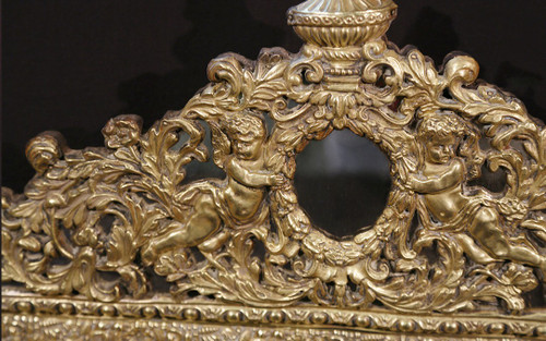 Miroir à pareclose en laiton repoussé  XIXème siècle 