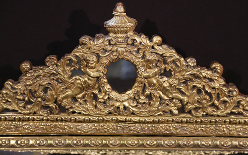 Miroir à pareclose en laiton repoussé  XIXème siècle 