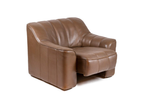 Leather armchair and ottoman, 1970s, LS48011051