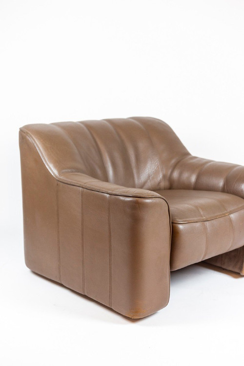 Leather armchair and ottoman, 1970s, LS48011051