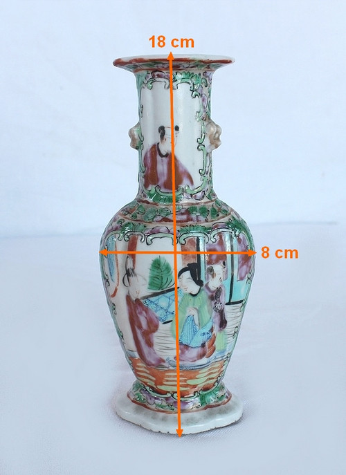 Paire de Petits Vases Balustre en Porcelaine de Canton - XIXe