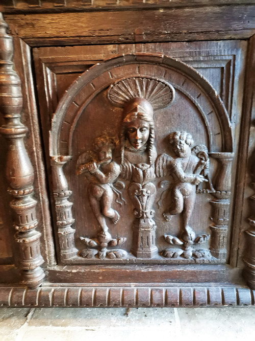 17th century oak panel carved with a Virgin between two Musician Angels, height 48 x width 41 cm