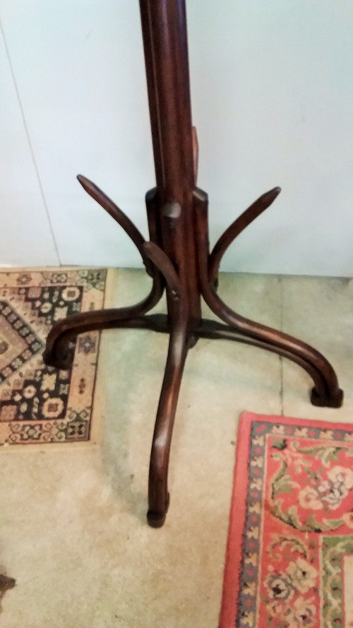 Parrot model beech coat rack in dark bentwood with eight hooks Thonet style early 20th century high 195 cm