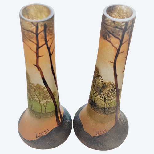 Paire de petits vases  en verre dégagé à l'acide  à décor de scène lacustre haut 16 col 2.7 base 6.4 cm