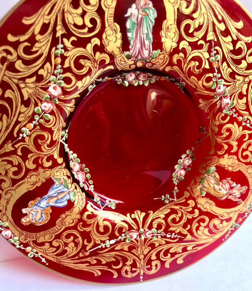 Paire de tasses et sous-tasses Renaissance en verre de Venise rouge rubis émaillé or