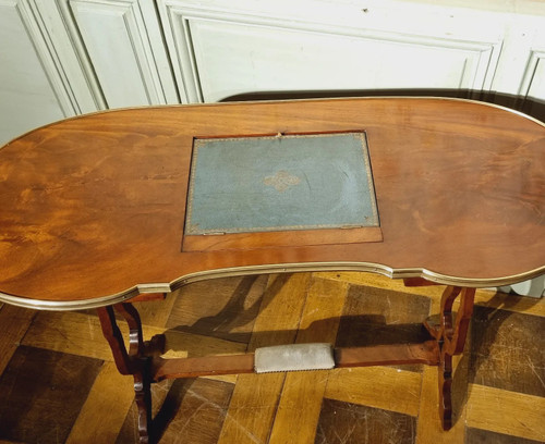 Table liseuse dans le goût du XVIIIème siècle attribué à la maison Mailfert.