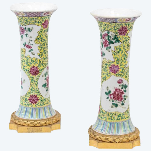 Pair De Vases Cornets Porcelaine Famille Rose, Fin Du XIXème Siècle - LS3567381