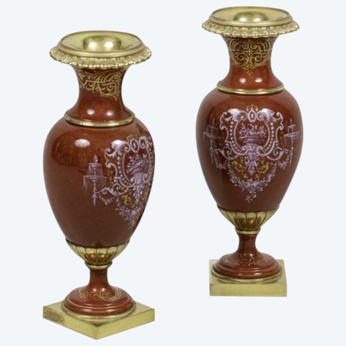 Pair of small red porcelain and gilt bronze vases, circa 1900 - LS2480331