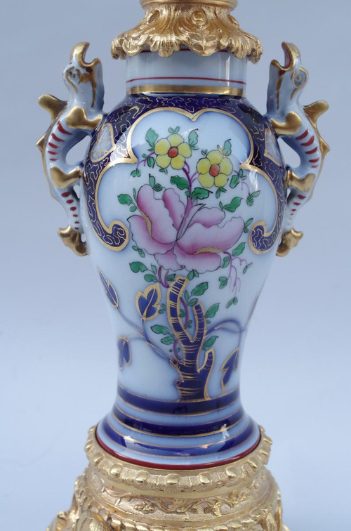 Paire de lampes en porcelaine de Valentine à prises lézards, circa 1880 - LS3458961