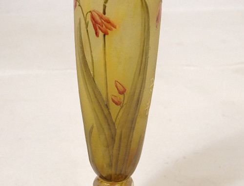 Vaso Piedouche Pâte de Verre Daum Nancy Fleurs Lys Lis Art Nouveau XIX secolo