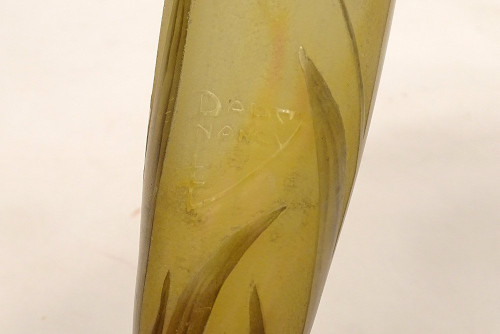 Vaso Piedouche Pâte de Verre Daum Nancy Fleurs Lys Lis Art Nouveau XIX secolo