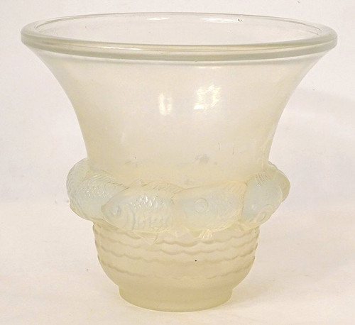 Vase Verre Opalescent Moulé René Lalique Modèle Piriac Poissons XXè Siècle