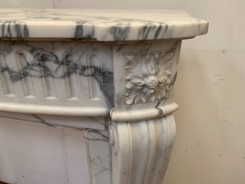 Louis XVI Style Fireplace In Veined White Carrara Marble XIX Century