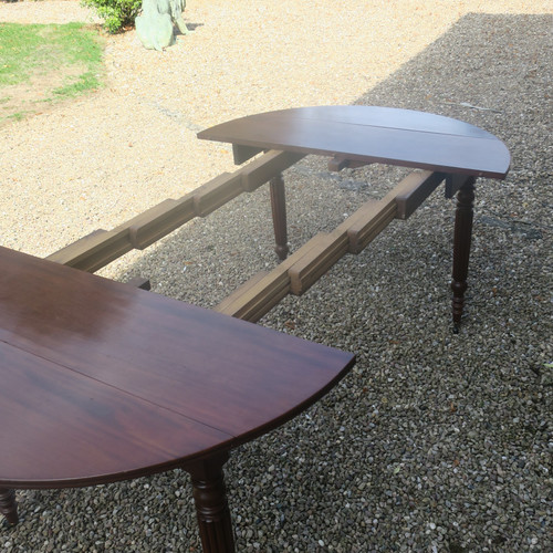 Round mahogany table with extension leaf