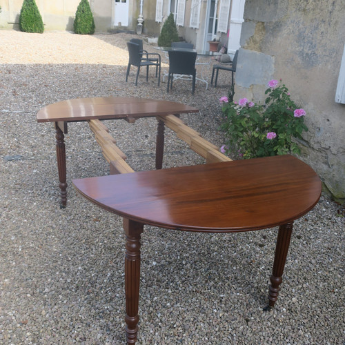 Round mahogany table with extension leaf