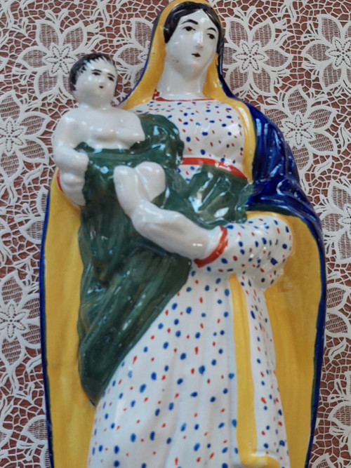 Statuette en faience de Quimper représentant la Vierge tenant l'Enfant Jésus fin XIXème siècle