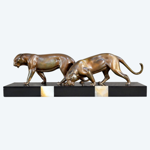 Group of Lionesses in Regula, Art Deco - 1940