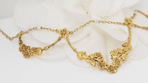 Early 19th Century Yellow Gold And Pearl Drapery Necklace